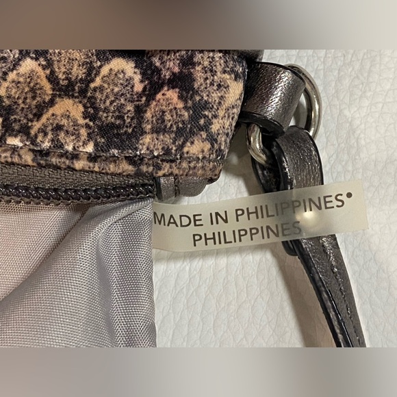 COACH Taylor Snake Print Medium Wristlet, GUC - Picture 10 of 10